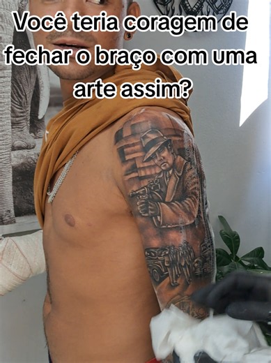 Fechar o braço com uma arte assim? Tattoo de respeito que não passa despercebida