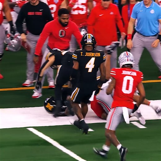 Emeka Egbuka at Ohio State 👀 🙌 Record-holder for receptions (205) 🏈 Second-most career receiving yards (2,868) 🫡 2024 National Champion | Tampa Bay Buccaneers