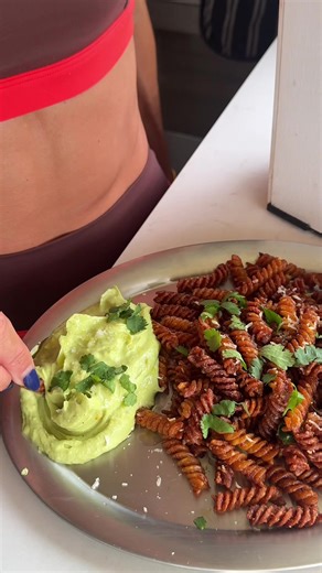 Delicious Mexican-Style Pasta Chips with Avo Cream