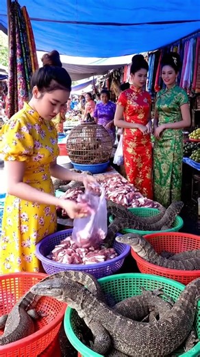 “A Market Filled with Thousands of Monitor Lizards‪@muhammadarif-ai‬