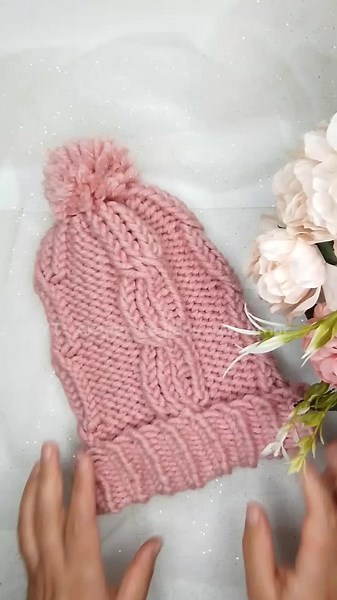 Gorrito trenzado en telar