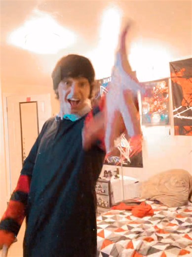 Cracked my phone screen so I kind of geeked out for a second #fnaf #fnaf2