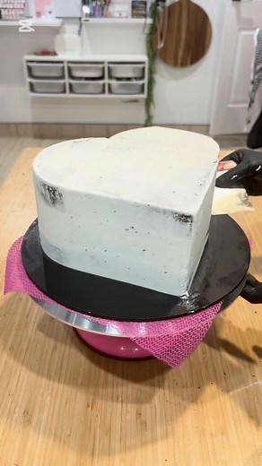 Beautiful work! 💗💗 | Artist Cake Ideas