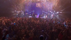 Plus que deux jours avant de repartir en tournée ! En attendant, on se regarde le DVD Live de notre concert enregistré au Zénith de Rouen ! Quel plaisir de vous entendre chanter avec nous la #KidsFamily ! 😍😍 Le coffret CD/DVD Live est disponible ICI : https://playon.lnk.to/KidsUnitedLIVE | Kids United