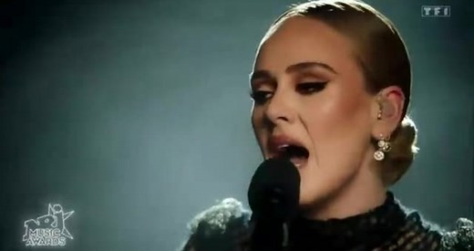 Adele – Easy On Me (2021 NMA Performance)
