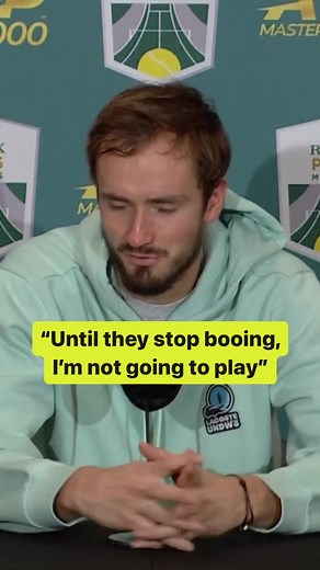“I get booed. I did not see why.” Daniil Medvedev explains why he refused to start one of his service games in his Paris second round loss to Grigor Dimitrov. As Medvedev exited the court, he appeared to give the middle finger to the French crowd, to which he said he was just “checking his nail.” #daniilmedvedev #atptour #rolexparismasters (🎥: ATP Media)