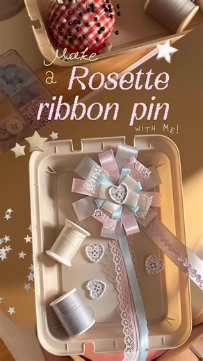 🤍 x y x x , 𝑏𝑘𝑘 on Instagram: "✨💖 make a rosette ribbon with me ! 🏅🎀✨ #ribbonrosettes #handmade #laceribbon #craftygirl #tutorial"