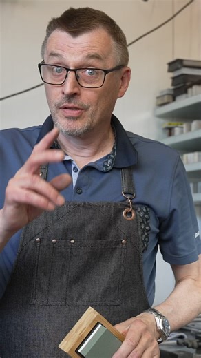 Moni on kysynyt minulta: “Onko niistä Lidlin hiomakivistä oikeasti mihinkään?” 🔪🪨 Nyt sain asiakkaalta yhden lainaan, joten päätin tarttua tähän paljon puhuttuun haasteeseen. Yleensä en kommentoi muiden valmistajien tai myyjien kiviä, mutta koska kiinnostusta on ollut selvästi paljon, teen tällä kertaa poikkeuksen. 👉 Ei muuta kuin testi käyntiin – katsotaan, miten Lidlin kivi pärjää käytännössä! #Lidl #hiomakivi #veitsenteroitus #Parkside | Hiomakivi