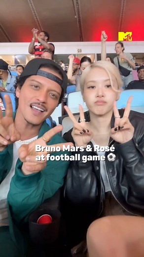 Kissy face kissy face sent to your phoneee 💘😮‍💨 Bruno Mars & Rosé are the duo we never knew we desperately needed x #brunomars #rosé #blackpink #apt #rosesarerosie #mtvceleb | MTV UK