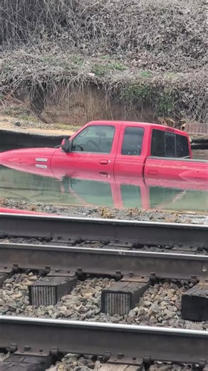 Large sinkhole swallows a truck in Gastonia | The Gaston Gazette