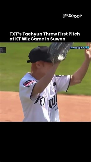 Kang Tae-hyun of Tomorrow X Together successfully threw the ceremonial first pitch