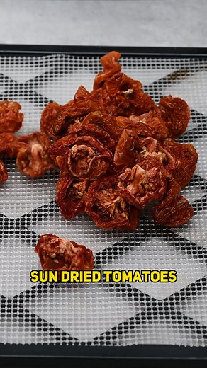 How to make sun-dried tomatoes at home with an oven or dehydrator. https://www.alphafoodie.com/how-to-make-sun-dried-tomatoes-in-oven-or-dehydrator/ #sundriedtomato #sundriedtomatoes #sundried #Tomatoes | AlphaFoodie