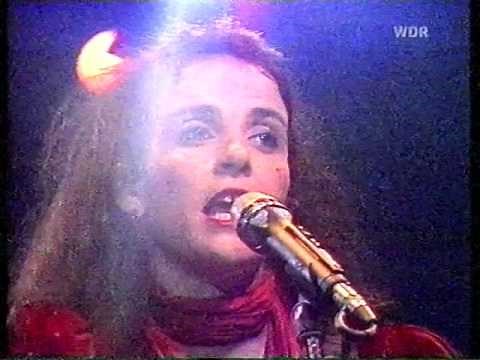 The Roches - The Train