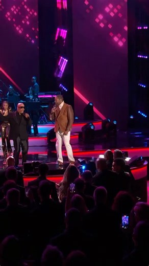 Chante Moore performs on the MusiCares stage alongside Busta Rhymes and Spliff Star. A powerful collaboration honoring @MariahCarey’s song “I Know What You Want”. ✨ | MusiCares