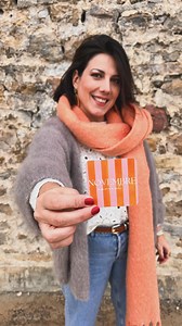 ✨Novembre abricot, de la délicatesse à l’inattendu✨ Il est temps pour ma micro-entreprise de bijoux d’évoluer et d’adopter une identité qui me ressemble davantage. Mon aventure a commencé il y a 8 ans, sous le nom M2moiselle : un nom pétillant qui m’a accompagné avec légèreté jusqu’à maintenant… Seulement voilà, je ne parviens plus à prononcer ce nom __ avec une connotation presque caricaturale dans sa prononciation__ sans rire, en me décridibilisant moi même - Le constat est sans appel : nous s