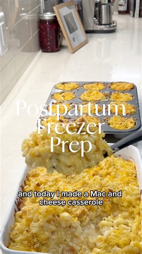 Freezer meal prep for postpartum is saving me — and these baked mac & cheese cups turned out so good. I made a big casserole for dinner, froze half, and turned the rest into easy grab-and-go cups for those newborn days when I know I won’t have time to cook. 🧀 Cheddar Gouda 🧈 Butter cream cheese for extra creaminess 🍝 Large batch of macaroni 🔥 Baked, chilled overnight to firm up, then frozen They heat up perfectly and honestly taste even better after freezing. If you want the full recipe or a