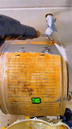 This is what builds up deep inside a washing machine drum over time. | Lara Amélia