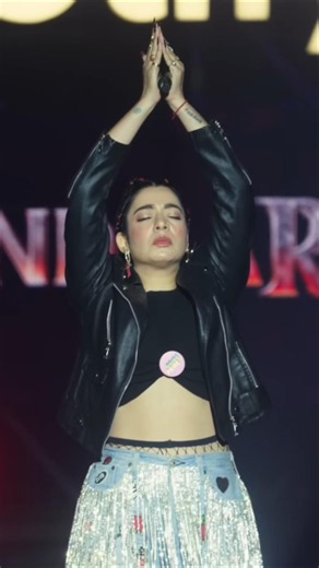 Jasmine sandlas hui Emotional Jaiye sajana Live performance ♥️ #bollywood