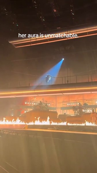 Doja Cat's Unmatched Aura in Stunning Live Performance