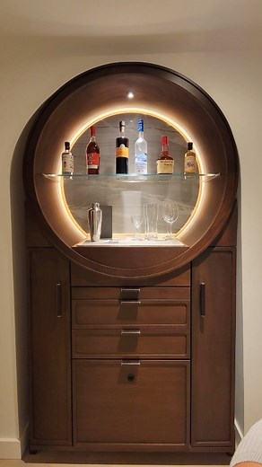 I've wanted to stay at the Muir hotel ever since it opened in Halifax. Last night I got my wish- and it was so worth it. Every little piece of the hotel was beautifully designed. The woodwork, rounded corners, lighting, artwork, and Japanese style bathroom won me over. Curves everywhere made it feel like an embrace. Treat yourself next time you're in Halifax! @muirhotelhalifax @visitnovascotia #halifax #marriottbonvoy #novascotia | Ottsworld Travel and Life Experiences