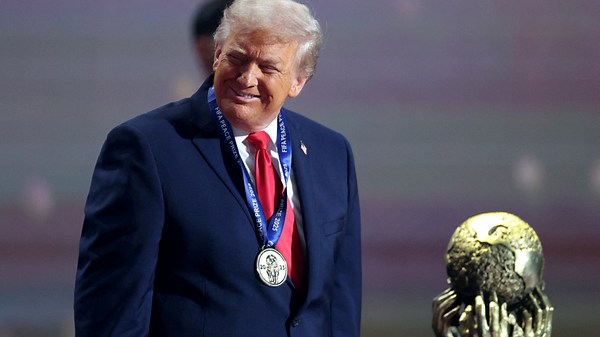 Donald Trump reçoit le Prix de la paix de la FIFA