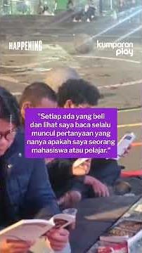 Pemuda Ini Jualan Cilok Sambil Buka Lapak Baca Buku Gratis