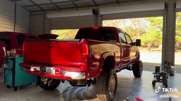 The shop queen got out for once, new video is live! #duramax #lbz #gmt800 #fts #exhaust