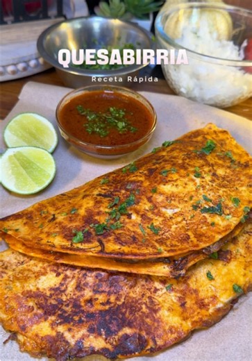 Quesabirrias hechas en olla de presión en menos de 35minutos tienes lista esta delicia 😋 si andas apurada esta no te defraudarán 👌🏻10/10 #quesabirria #quesabirrias #tacos #birria #ideasdecomida