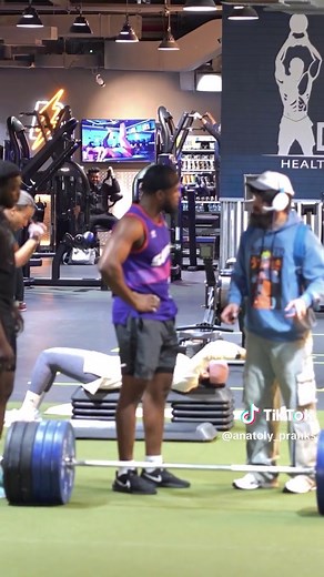 Why are they using Fake Weight 🙃