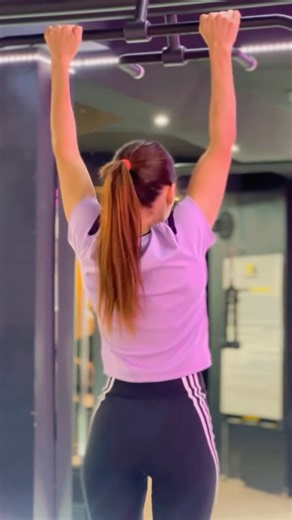 Ouafae El Hassouni on Instagram: "„5✋Exercices Power Development For Fighters🔥💪“ 1/ Explosive squat to overhead presses 2/ Wall Ball Slams 3/ Alternating DB Swings 4/ pull-ups 5/ Push-ups to renegade row @adrigym.belair @adrigym.morocco @adidas @adidasoriginals @adidasarabia #power #fitnesslife #fighting #hardworkout #adidas"