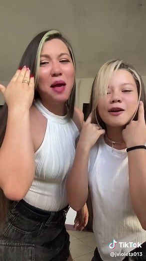 Juliana y Violeta on TikTok
