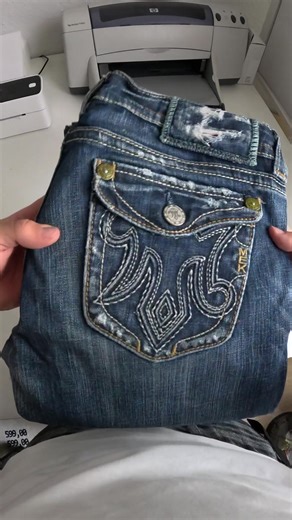 Ende Oktober RIESEN Vintage-Jeans Drop!! #vintagejeans #fabvintage #flaredjeans #targetaudience #gönnfy