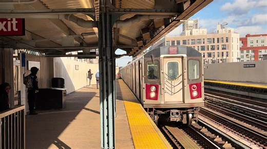 R142 (2) train arriving Intervale Av