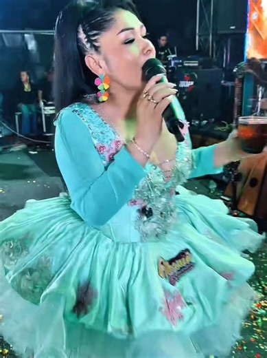 Noemi Huaman te haré de acero corazón #noemihuaman #noemihuaman🎤🎼🌼 #viralvideo #folklore #fyp