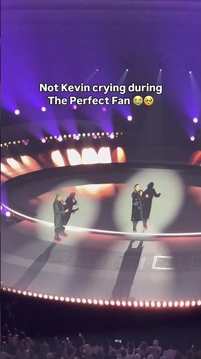 Kevin crying during The Perfect Fan at Backstreet Boys Sphere concert 🥹😭