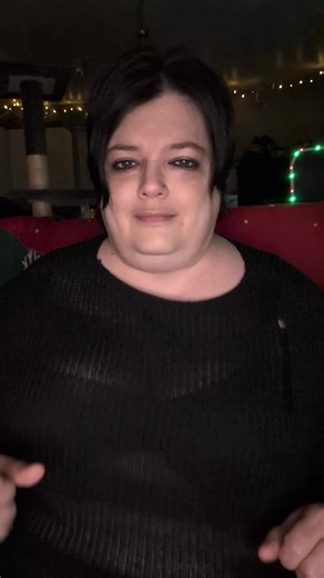 il était temps que Legault se réveille en interdisant le port de signes religieux. Ici ont est au Québec et à cause de vous autres ont à plus nôtres religion chrétienne.