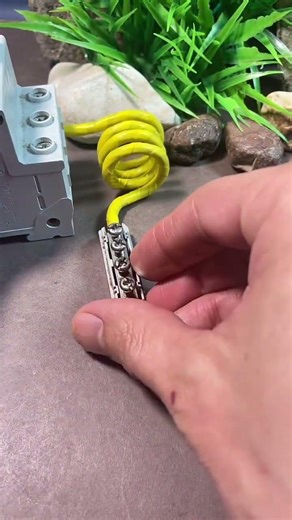 How To Copper to Aluminum Wire Quick Connection Technique #ElectricalWiring #shortsfeed #copper