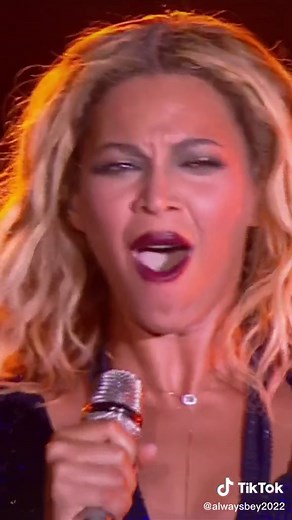 Beyoncé Live Performance at Rock in Rio 2013