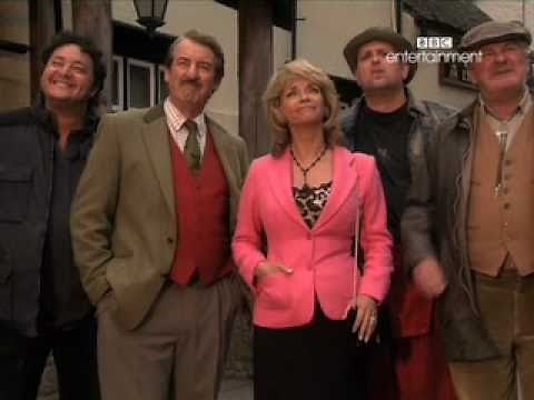 Green Green Grass S03E01 Clip