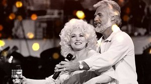 Dolly Parton led tributes for fellow country singing legend Kenny Rogers who died suddenly, aged 81. #9News | 9 News
