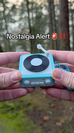 Bring back the 90’s 🤩✌️! #90s #90sthrowback #90skid #oldtimes #recordplayer