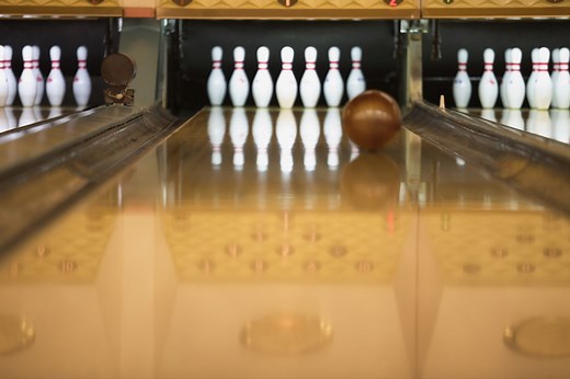 What Is a House Oil Pattern in Bowling and How Should You Play One?