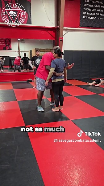 Coach Britt demonstrates the Bear Hug Continuum. Learn how to handle the most common variations, including the most dangerous one – the Bear Hug from behind. Protect yourself and stay ready! #SelfDefense #BearHug #KravMaga #StayPrepared #lasvegascombatacademy #lasvegaskravmaga #kravmaga #levelUpJujitsu #bjj #brazilianjujitsu #muaythai #mma #boxing #striking #SelfDefense #boxingtraining #mmafighter #mma ##warriormindset #streetselfdefense