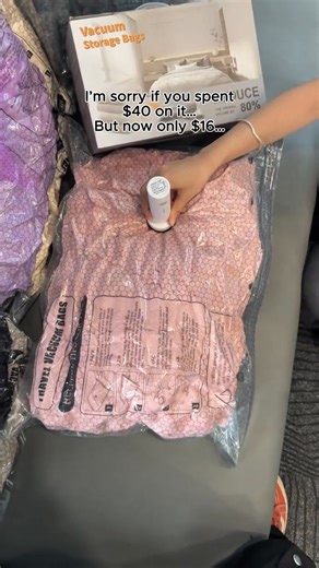 That pre-trip panic of sitting on your suitcase? It’s over. Introducing the cordless vacuum bags that shrink your bulkies in seconds! 🔹 4000Pa Power: Shrinks jackets, sweaters, and blankets by up to 80%. It’s like a magic trick for your luggage. 🔹 Totally Cordless: Charge it, pack it, and use it anywhere. No hunting for a hotel wall socket at midnight! 🔹 Moisture & Wrinkle Shield: Airtight seals keep your clothes fresh and ready to wear. Imagine: Neatly organized bags with room to spare for a