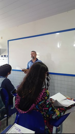 quantas faltas reprovam na escola. #escola #saladeaula #professor