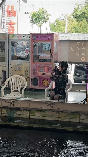 這是長大後第一次釣蝦給爸爸吃🦐#雪莉一隻羊 ‪@x17sherry‬ #釣蝦