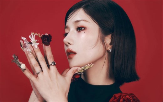 Kwon Eun Bi talks about buying a building and her solo success but says she still prefers being in a group