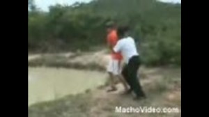 [軍事]　【危険】　誤って手榴弾を落下！！