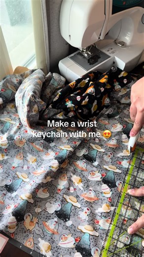 The easiest sewing project ever and no pattern necessary. Super beginner friendly and mom friendly! I sewed it up in 3 minutes 😳 it took longer to cut and press than the actual sewing time which isn’t really surprising 😅 your strip doesn’t have to be perfect as long as it folds down to an inch wide witch is the width of the hardware! I cut my strip to 3 inches wide x 13 inches long 💕 A project you can actually get done in one nap time! #stayathomemom #hobby #sewing #sewingtutorial #sewingtikt