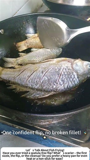 Pan‑Fried Fish – Mastering the Art of the Perfect Flip in an Iron Pan! 🐟🍳